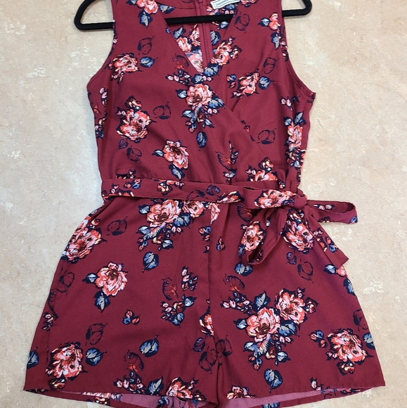 Abercrombie & Fitch flower romper, burgundy, size 8. - Picture 2 of 5